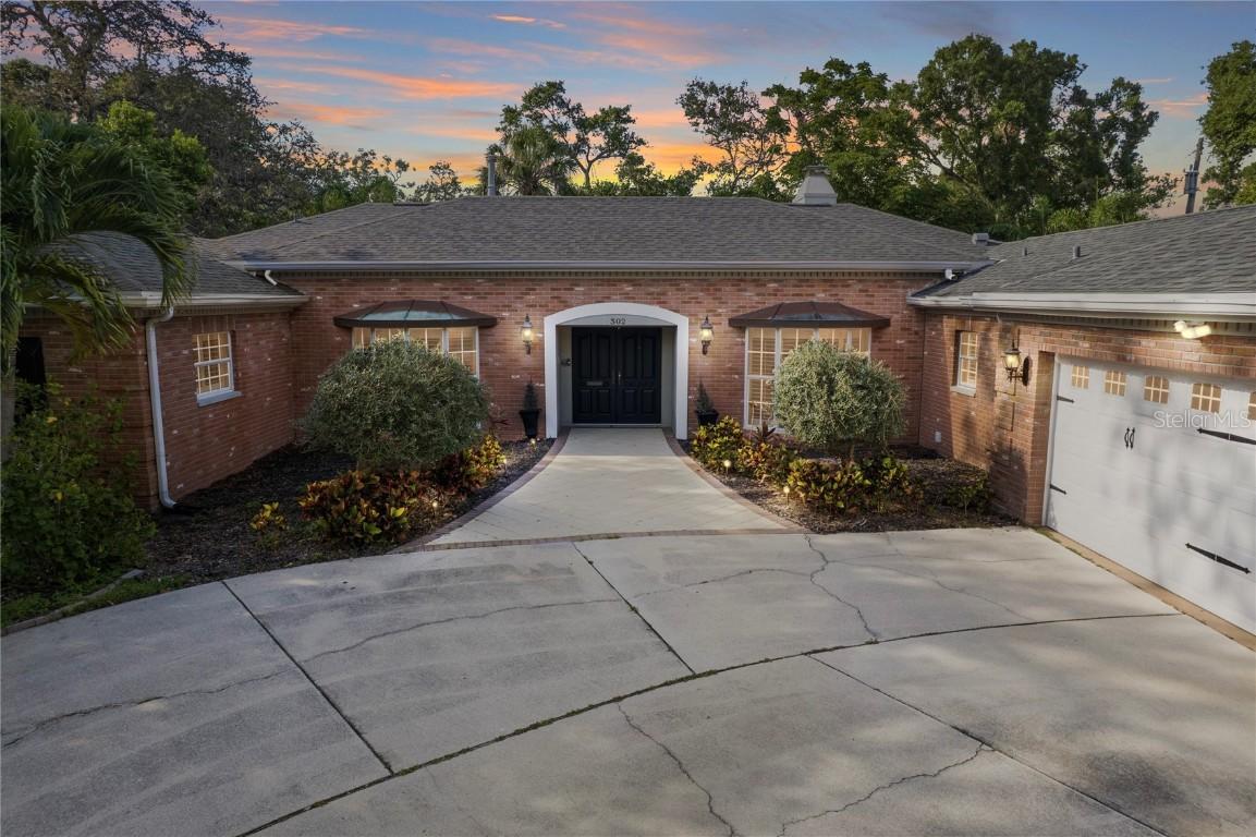 302 Eastleigh Dr., Belleair, FL 33756