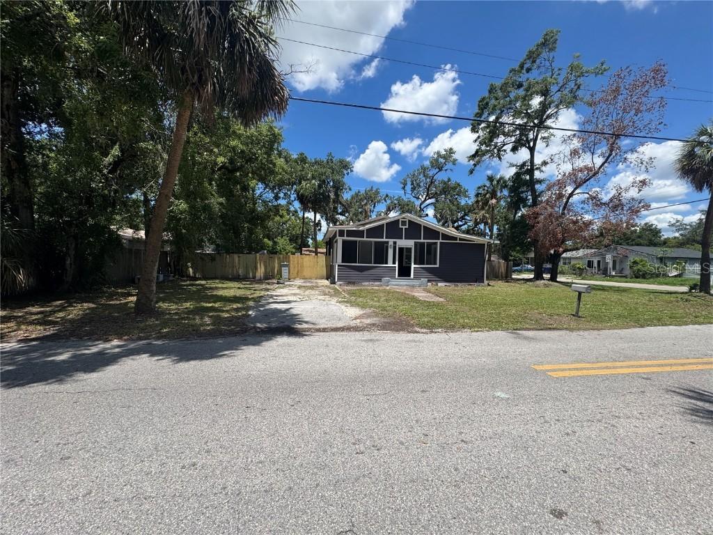8018 N Mulberry Street Circles, Tampa, FL 33604
