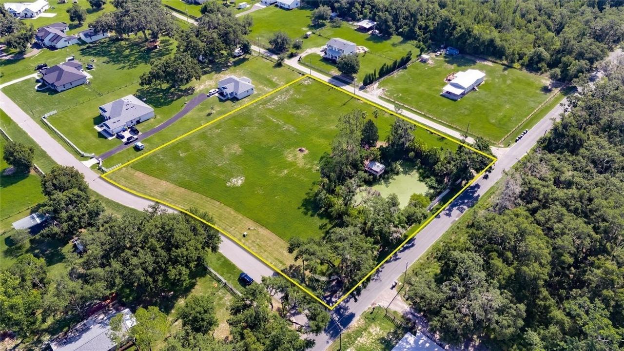3830 Sterling Oaks Pl., Plant City, FL 33565