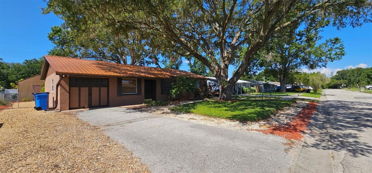3304 Alamar St., Lutz, FL 33558