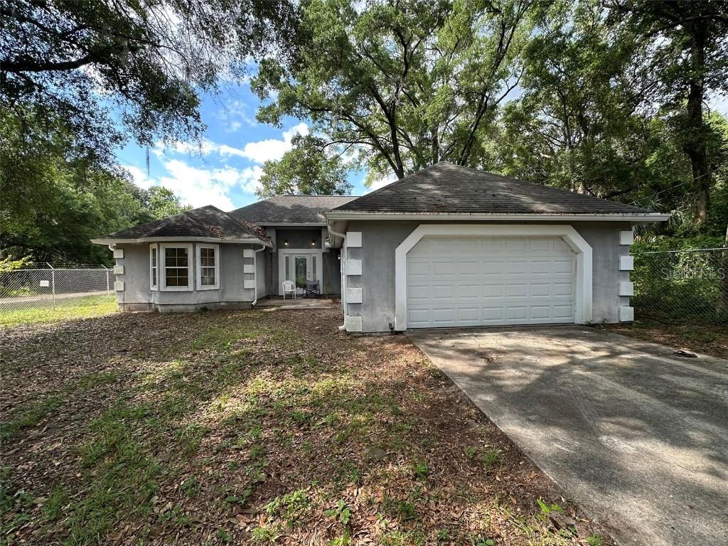 120 Henry St., Interlachen, FL 32148