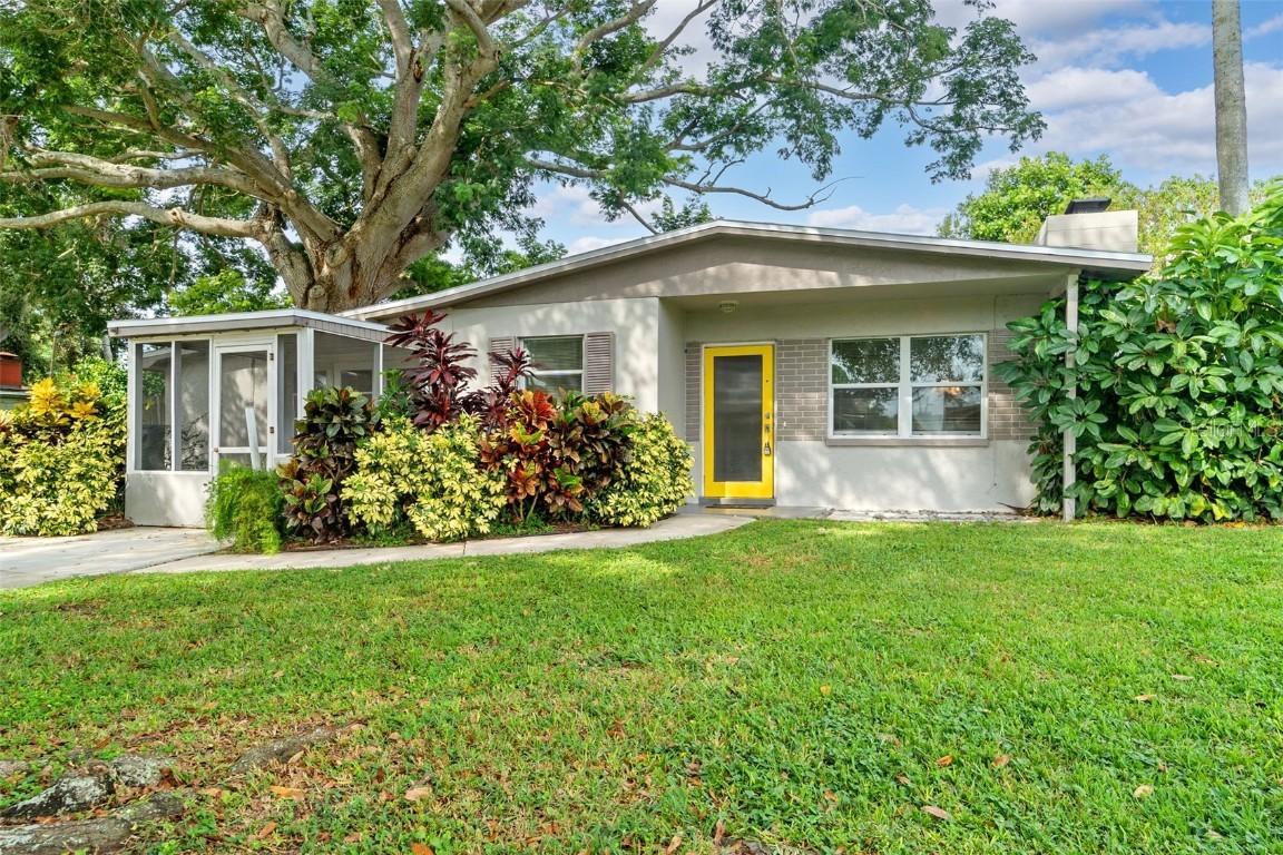 2072 Valencia Way, Clearwater, FL 33764