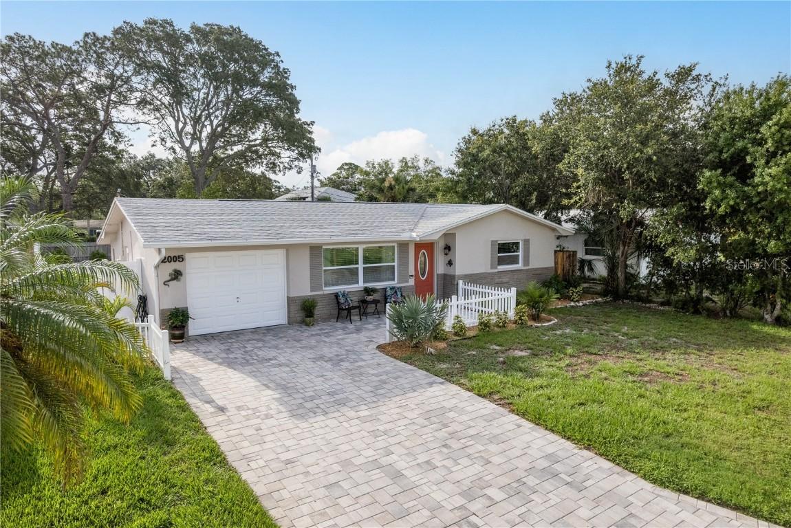 2005 Jefferson Ave., Dunedin, FL 34698