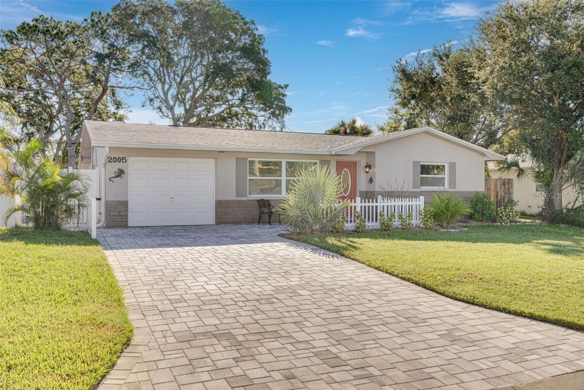 2005 Jefferson Ave., Dunedin, FL 34698