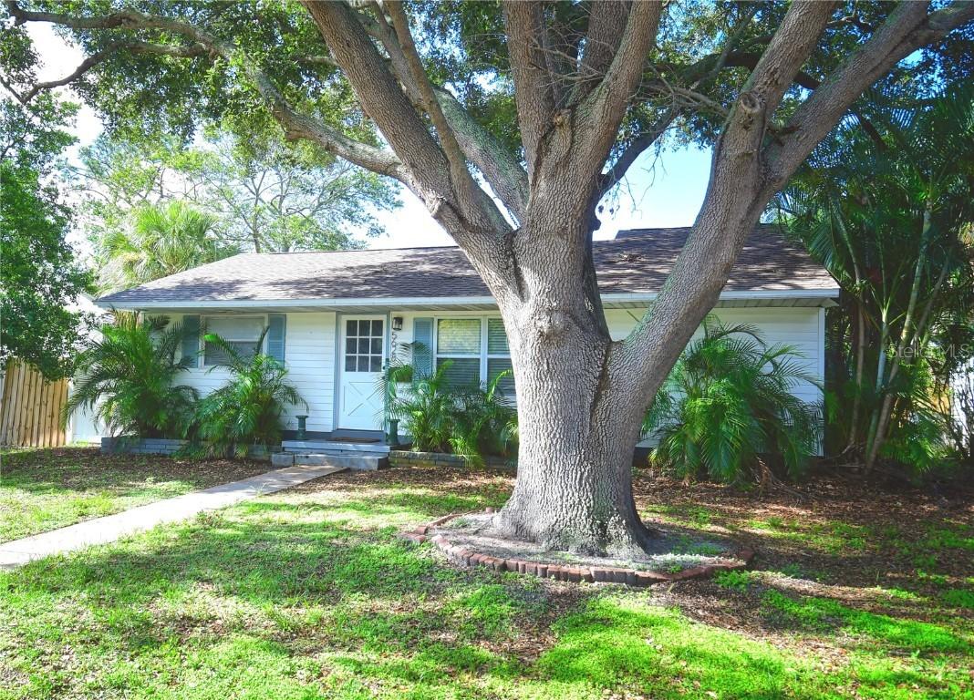 5628 2nd Ave., St Petersburg, FL 33710