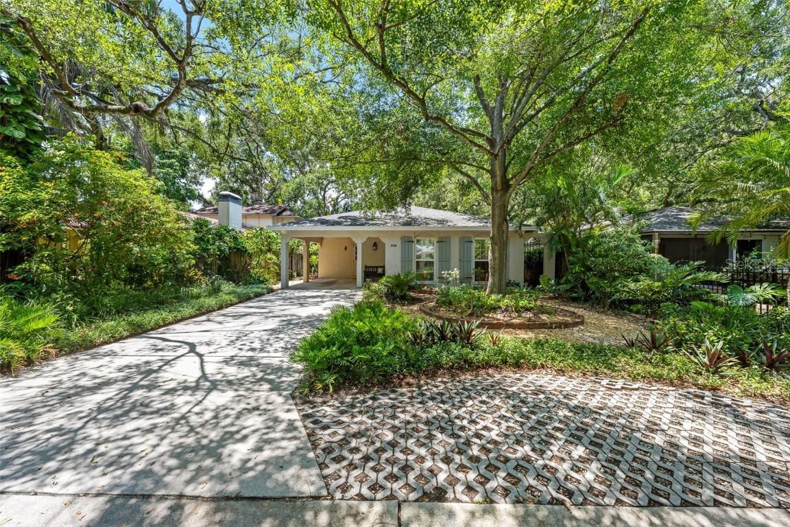3312 W Carrington St., Tampa, FL 33611