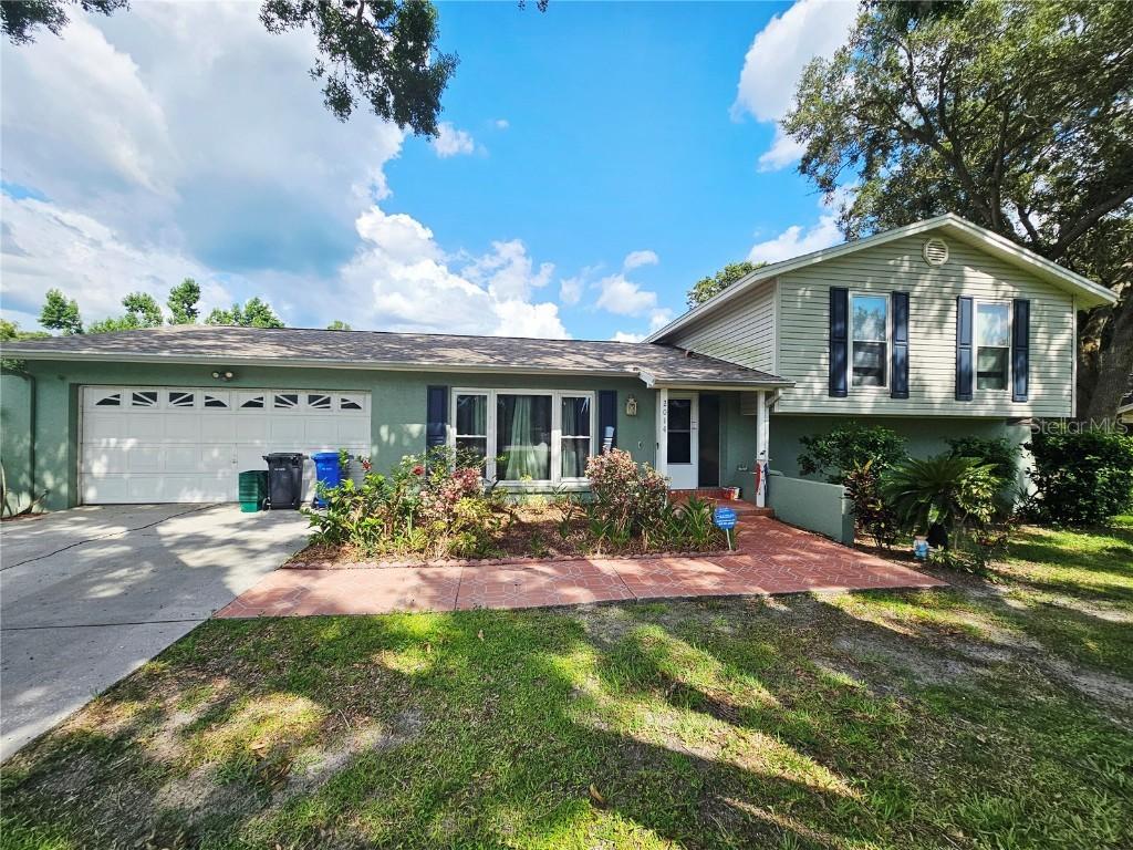 2014 Nancy Ave., Lutz, FL 33548