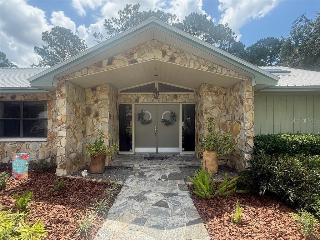 2215 Toniwood Ln., Palm Harbor, FL 34685