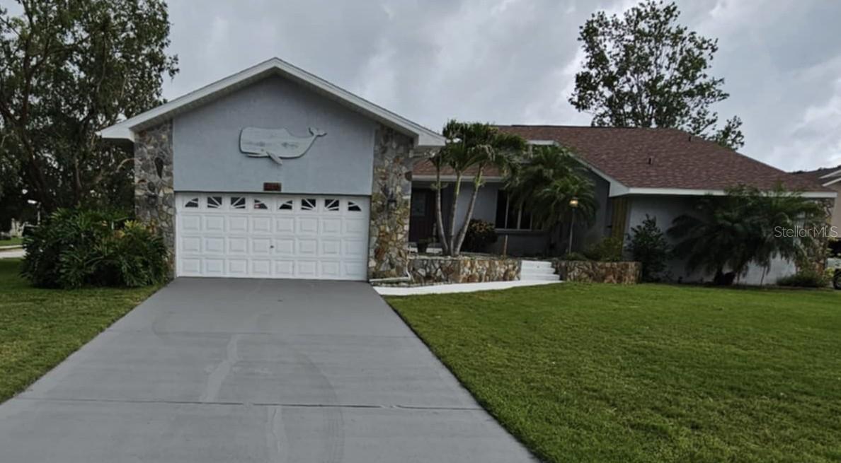 2210 Bayou Dr., Holiday, FL 34691