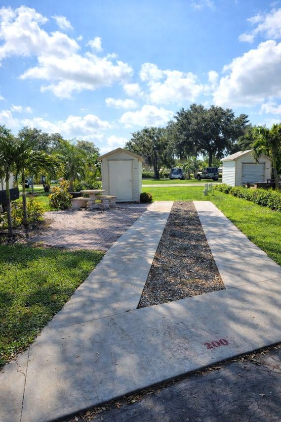 2938 Par Dr. #200, Bowling Green, FL 33834