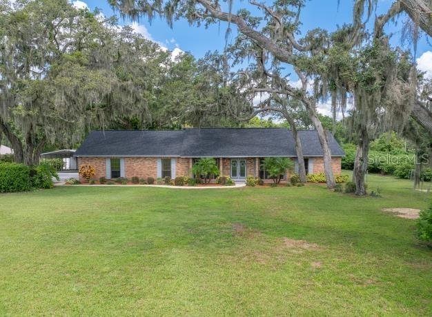 302 Old Mulrennan Rd., Valrico, FL 33594