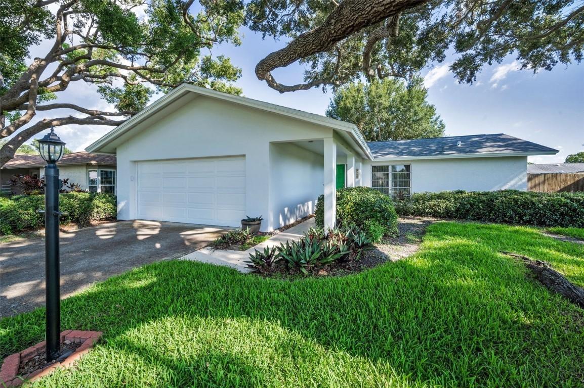 2559 Redwood Cir., Clearwater, FL 33763