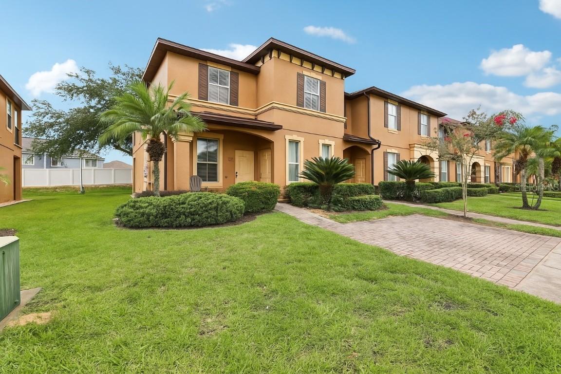 1052 Calabria Avenue Ave., Davenport, FL 33897