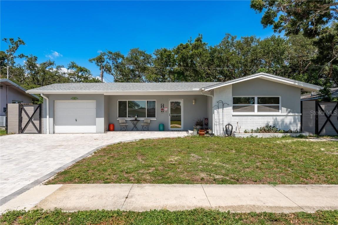 1144 Woodbrook Dr., Largo, FL 33770