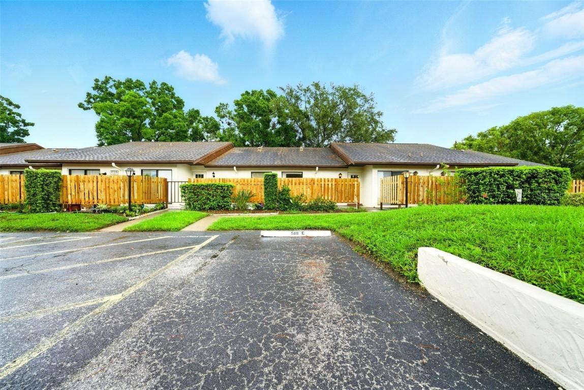 1725 Pine Ridge Way #E, Palm Harbor, FL 34684