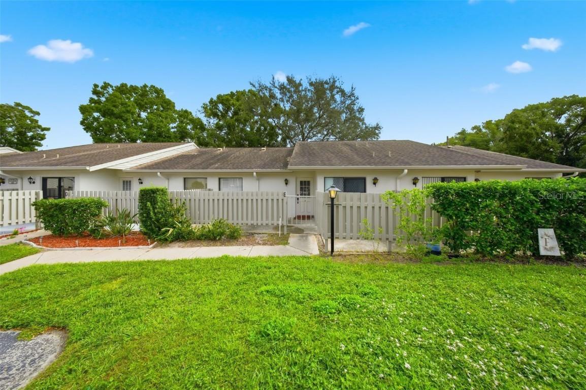 1725 Pine Ridge Way #C, Palm Harbor, FL 34684