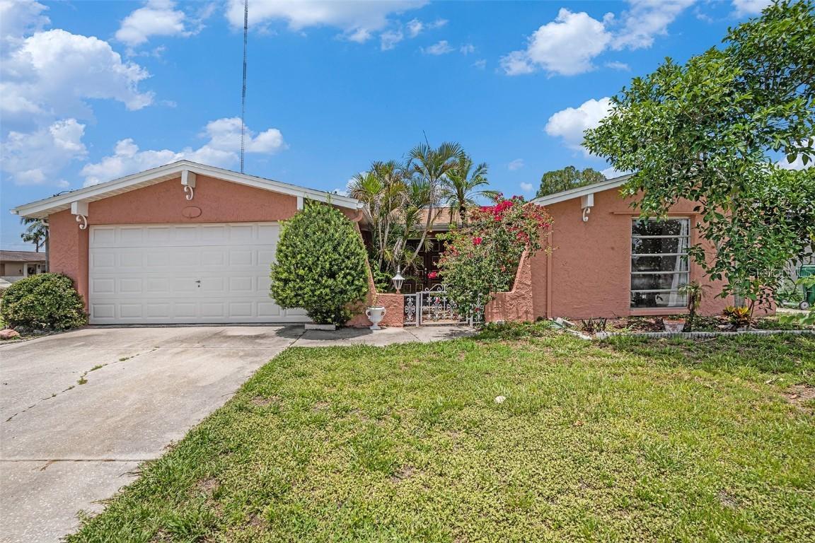1741 Font Ln., Holiday, FL 34691