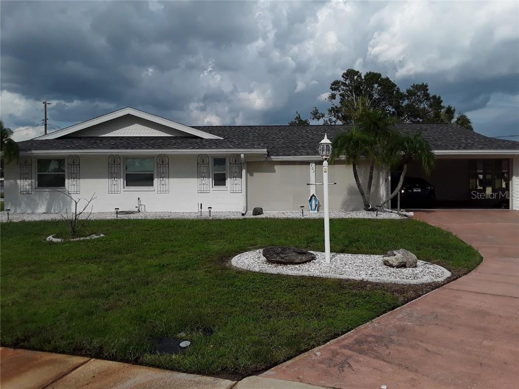 702 Cypress Pl., Sun City Center, FL 33573