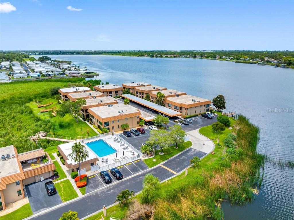 10182 Seminole Island Dr, Largo, FL 33773