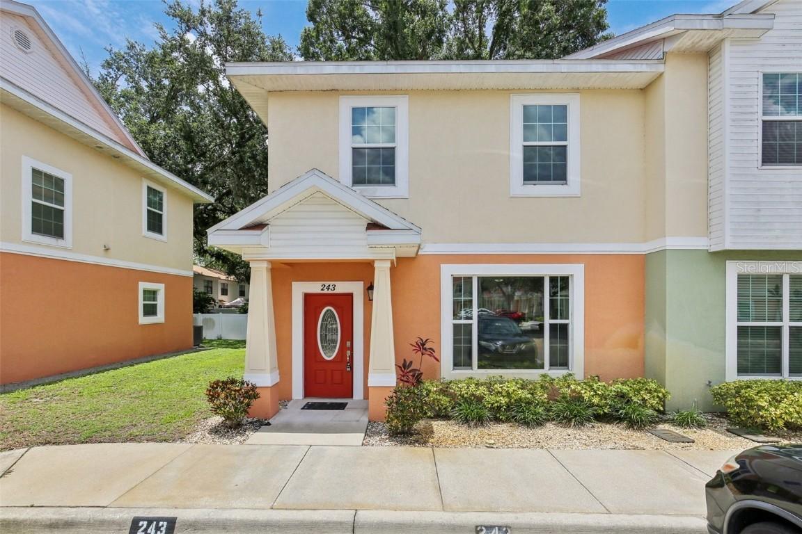 243 Alexander Woods Dr., Plant City, FL 33563