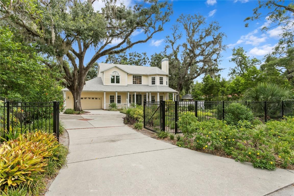 11923 Riverhills Dr., Temple Terrace, FL 33617