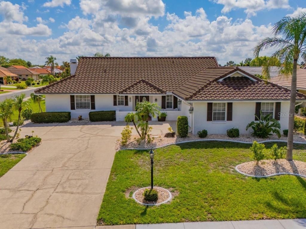 702 Plumbrook Rd., Sun City Center, FL 33573