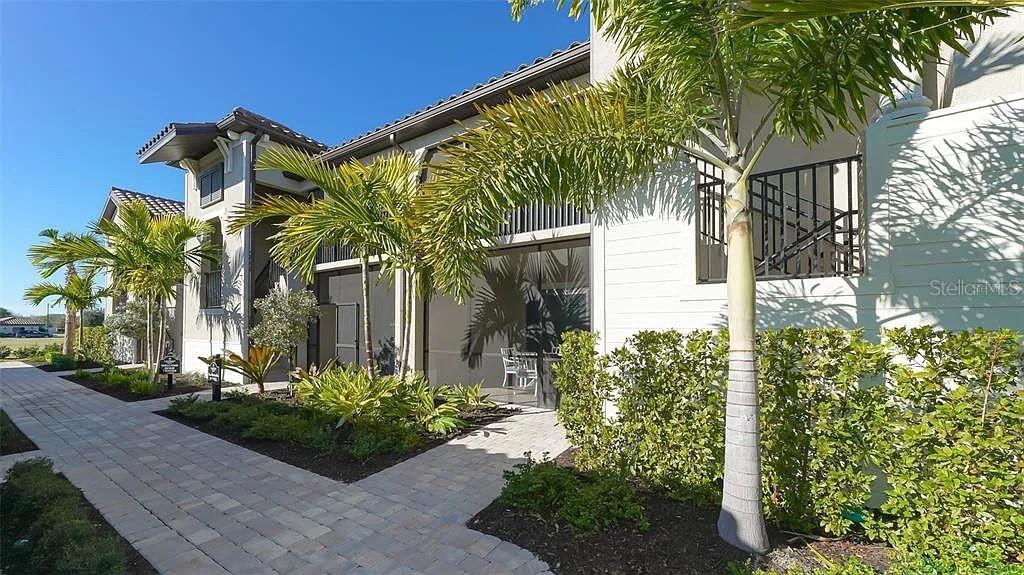 5720 Palmer Cir. #102, Bradenton, FL 34211