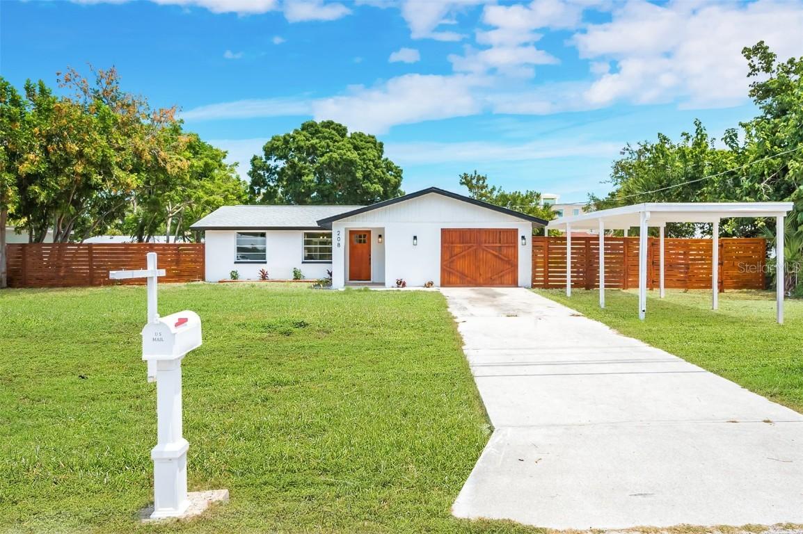 208 Palmetto Rd., Nokomis, FL 34275