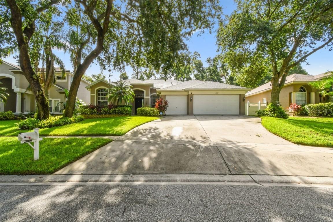 2009 Raven Manor Dr., Dover, FL 33527