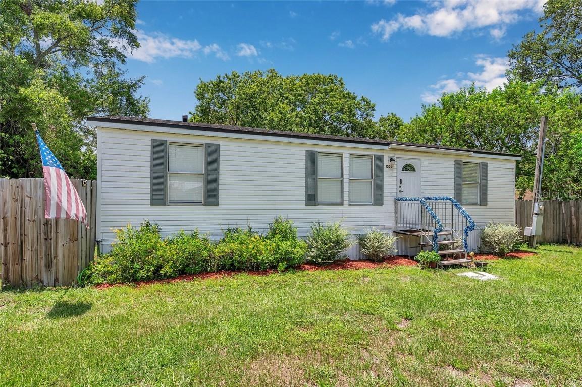 1222 Rowell St., Auburndale, FL 33823