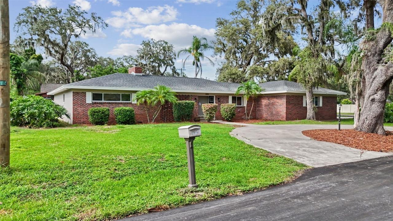2022 Cricket Ln., Valrico, FL 33594