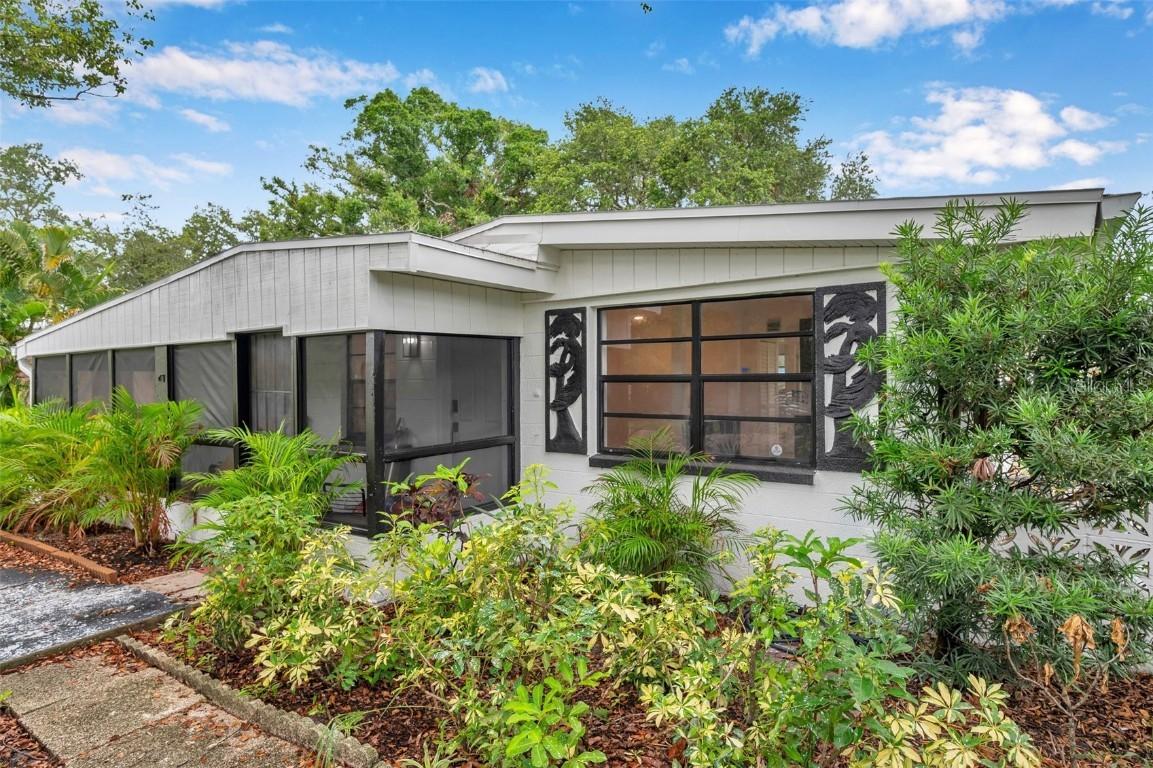 209 SE Jefferson Cir., St Petersburg, FL 33702