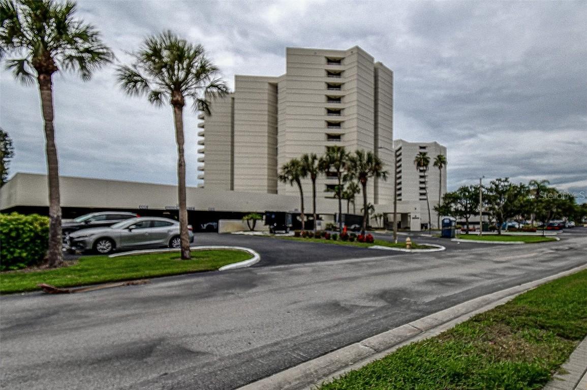 5940 Pelican Bay Plz. #406, Gulfport, FL 33707