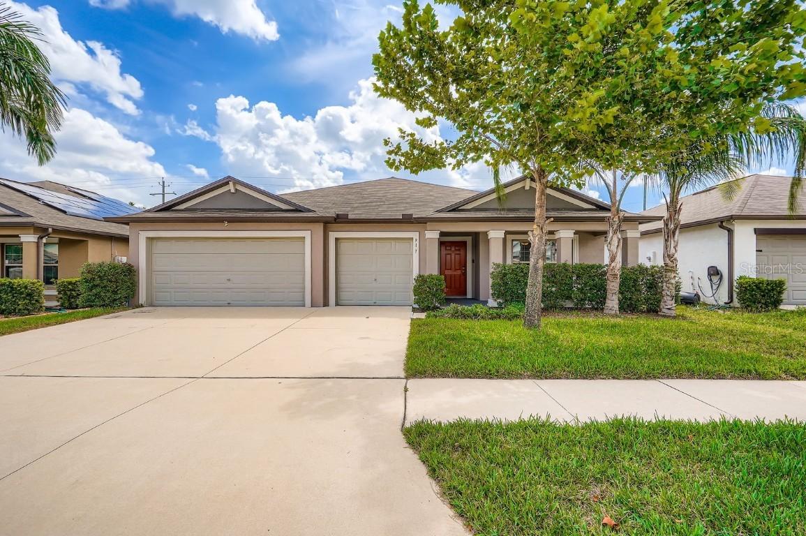 917 Timeless Moss Dr., Ruskin, FL 33570
