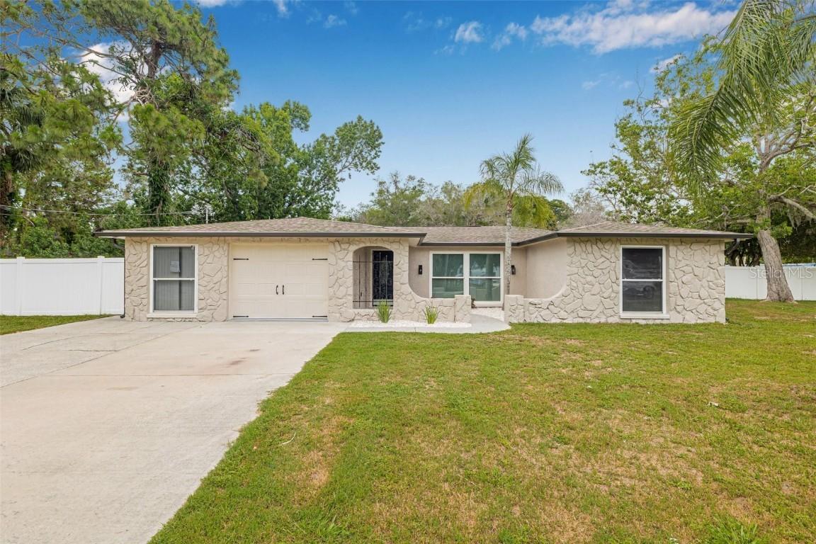 7607 New York Ave., Hudson, FL 34667