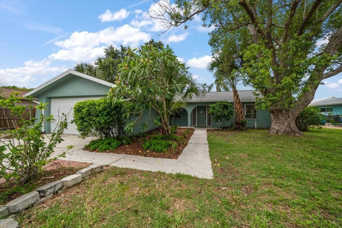 911 Sago Palm Way Way, Apollo Beach, FL 33572
