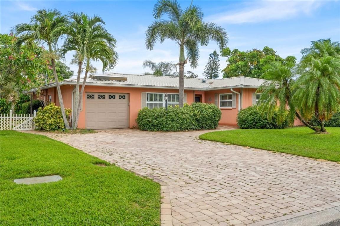 13789 Montego Dr., Seminole, FL 33776