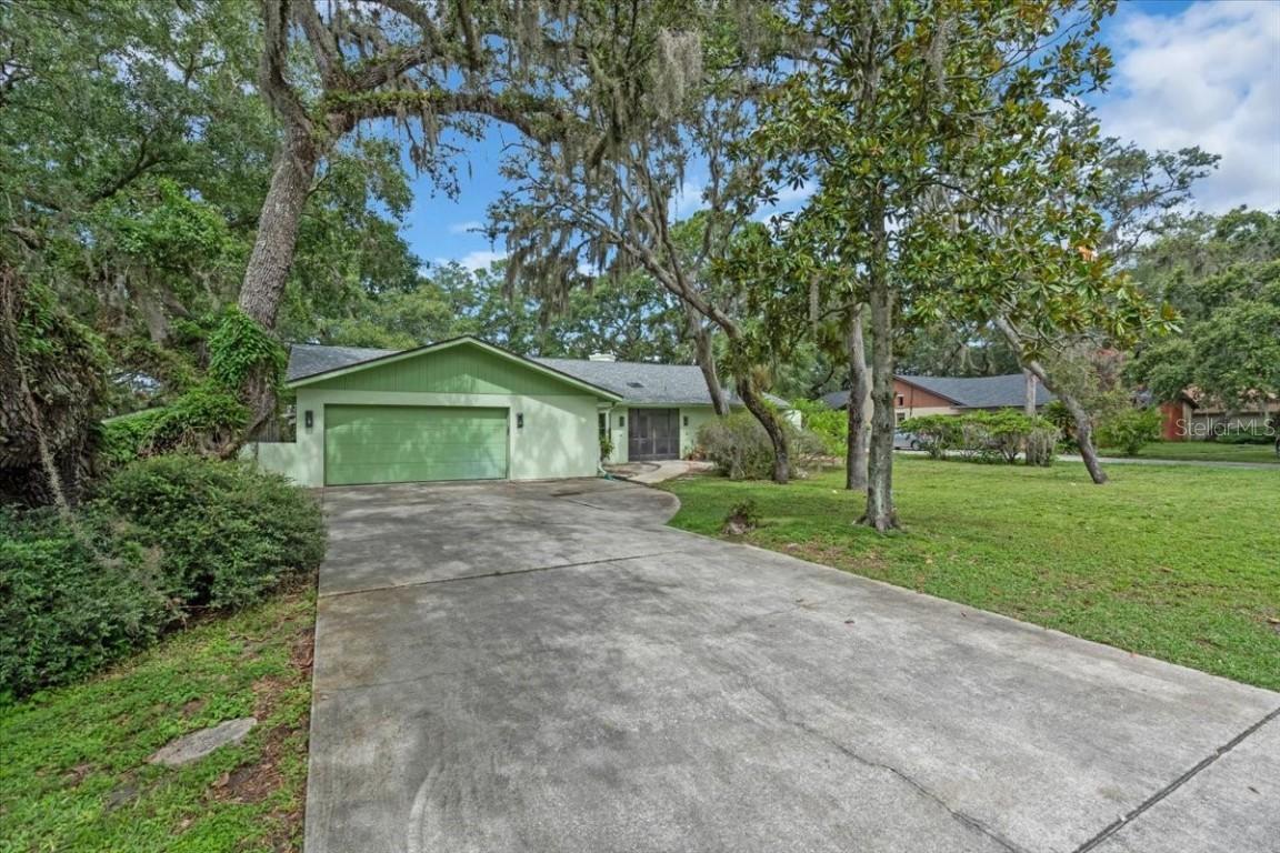 8470 Cranes Roost Dr., New Port Richey, FL 34654