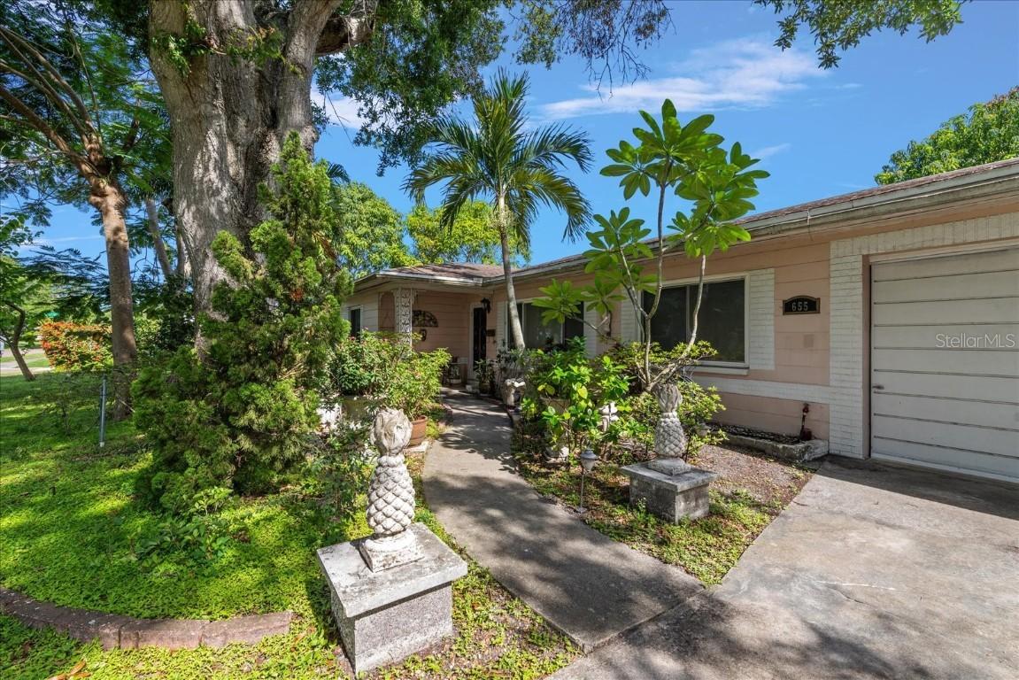 655 42nd Ave., St Petersburg, FL 33703