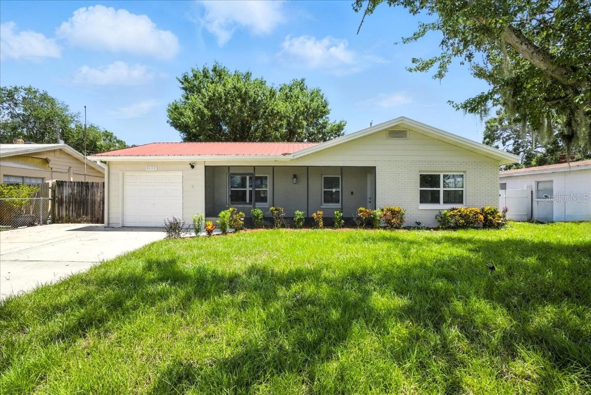 8208 Tanglewood Ln., Tampa, FL 33615