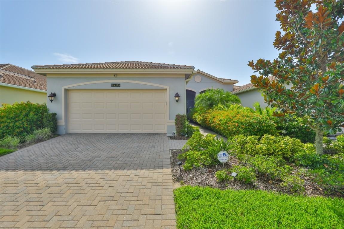 4905 Avila Lakes Dr., Wimauma, FL 33598