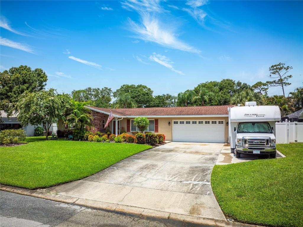 1132 Gershwin Dr., Largo, FL 33771