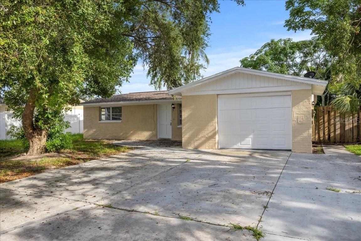3524 Hoover Dr., Holiday, FL 34691