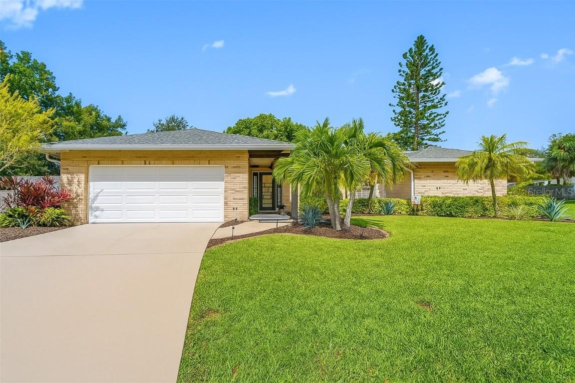 48 Hillside Ct., Palm Harbor, FL 34683