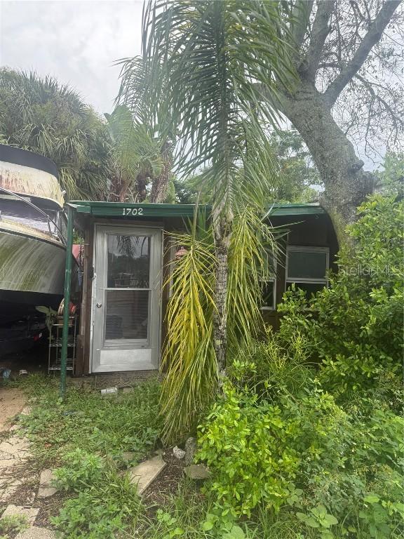 1702 Holiday Dr., Holiday, FL 34691