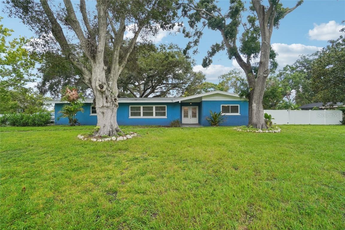 1712 Robin Hood Ln., Clearwater, FL 33764