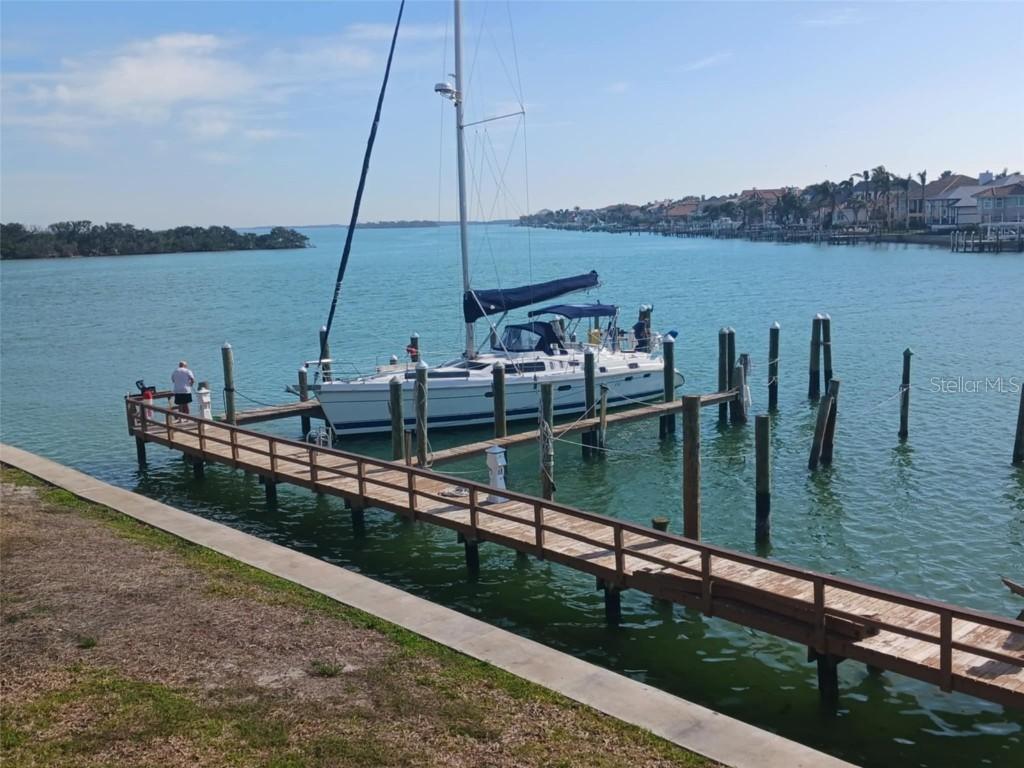 132 1st St. #101, Tierra Verde, FL 33715