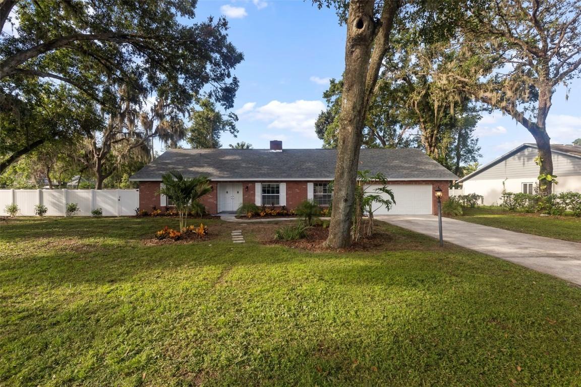 1802 Parkwood Dr., Valrico, FL 33594