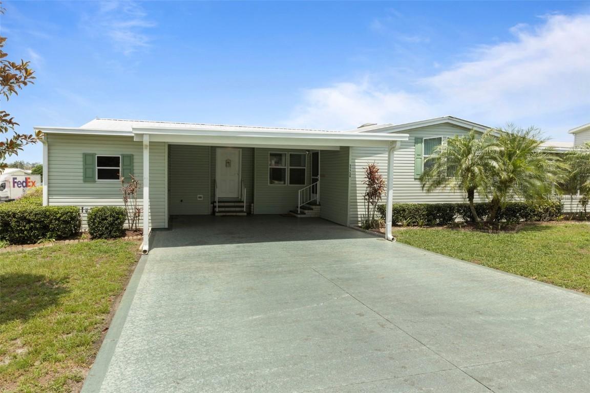 37729 Neukom Ave., Zephyrhills, FL 33541