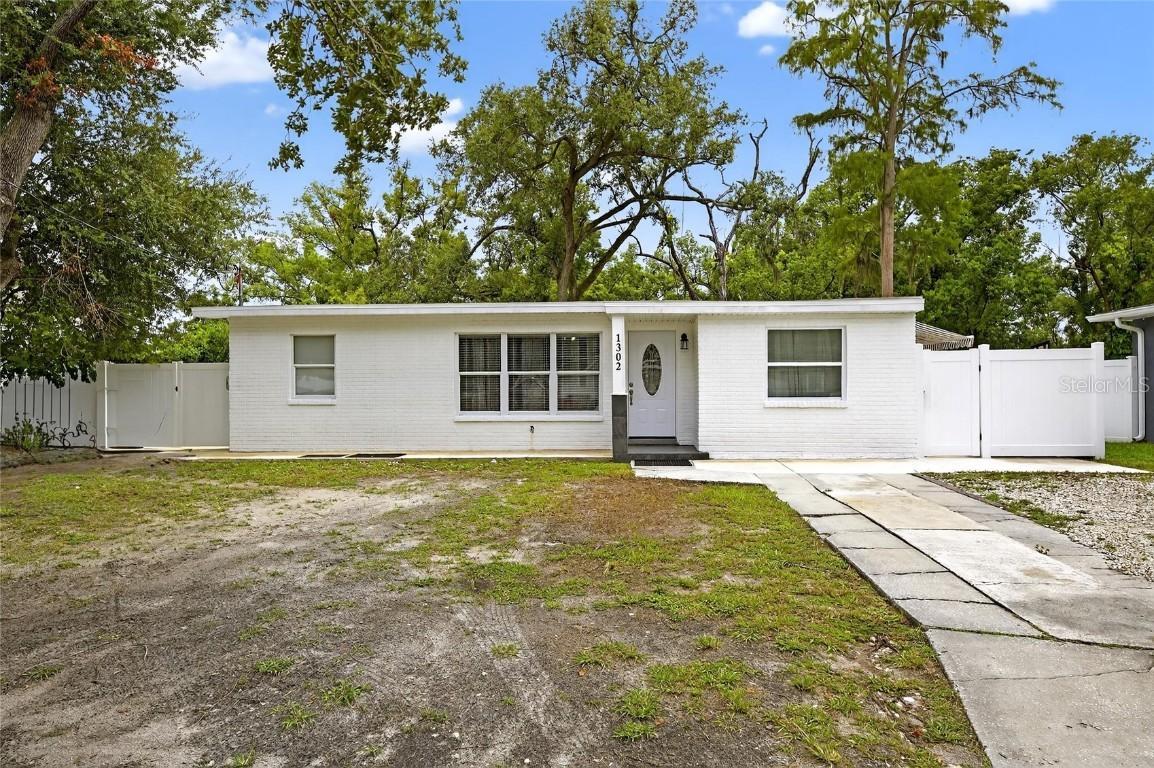1302 W Hollywood St., Tampa, FL 33604
